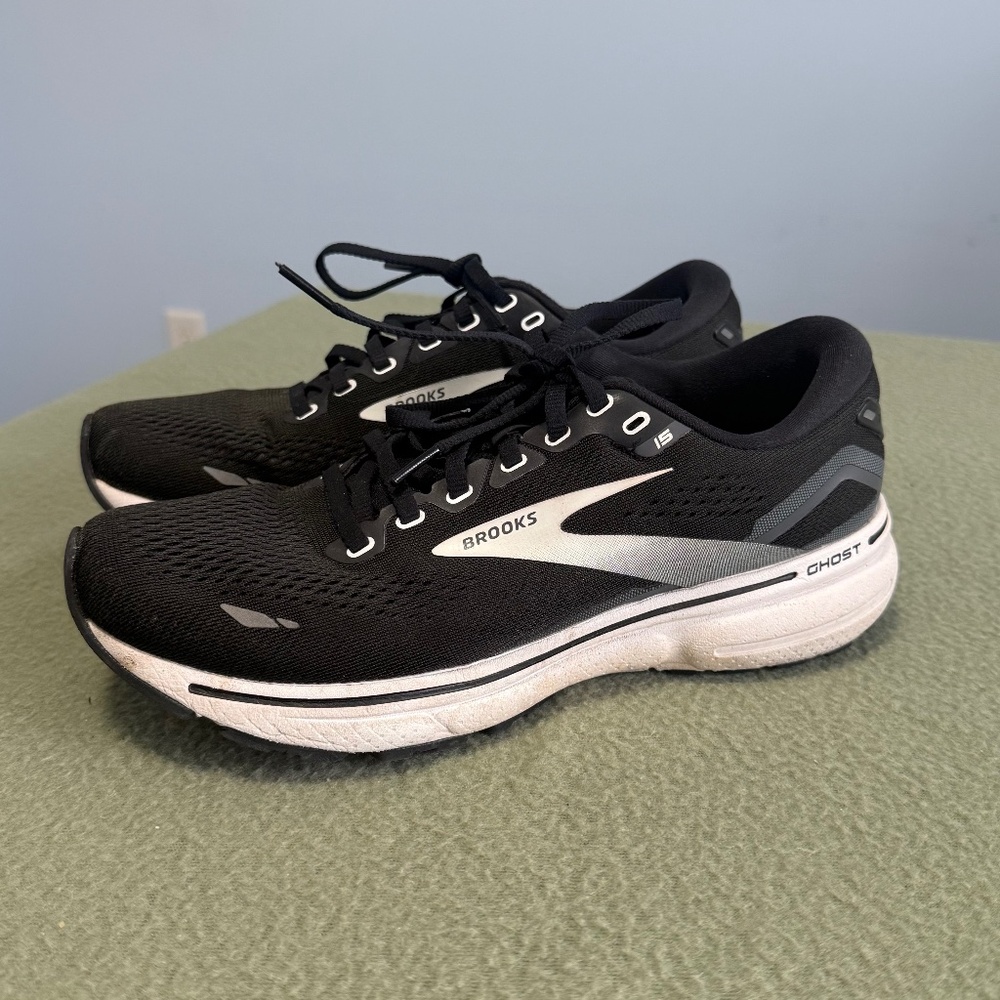 Brooks Ghost 15 Women’s Running Walking Black-White Shoes Sneaker Size 8,5